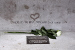 Das Grab von Oscar Wilde, Paris, 2009